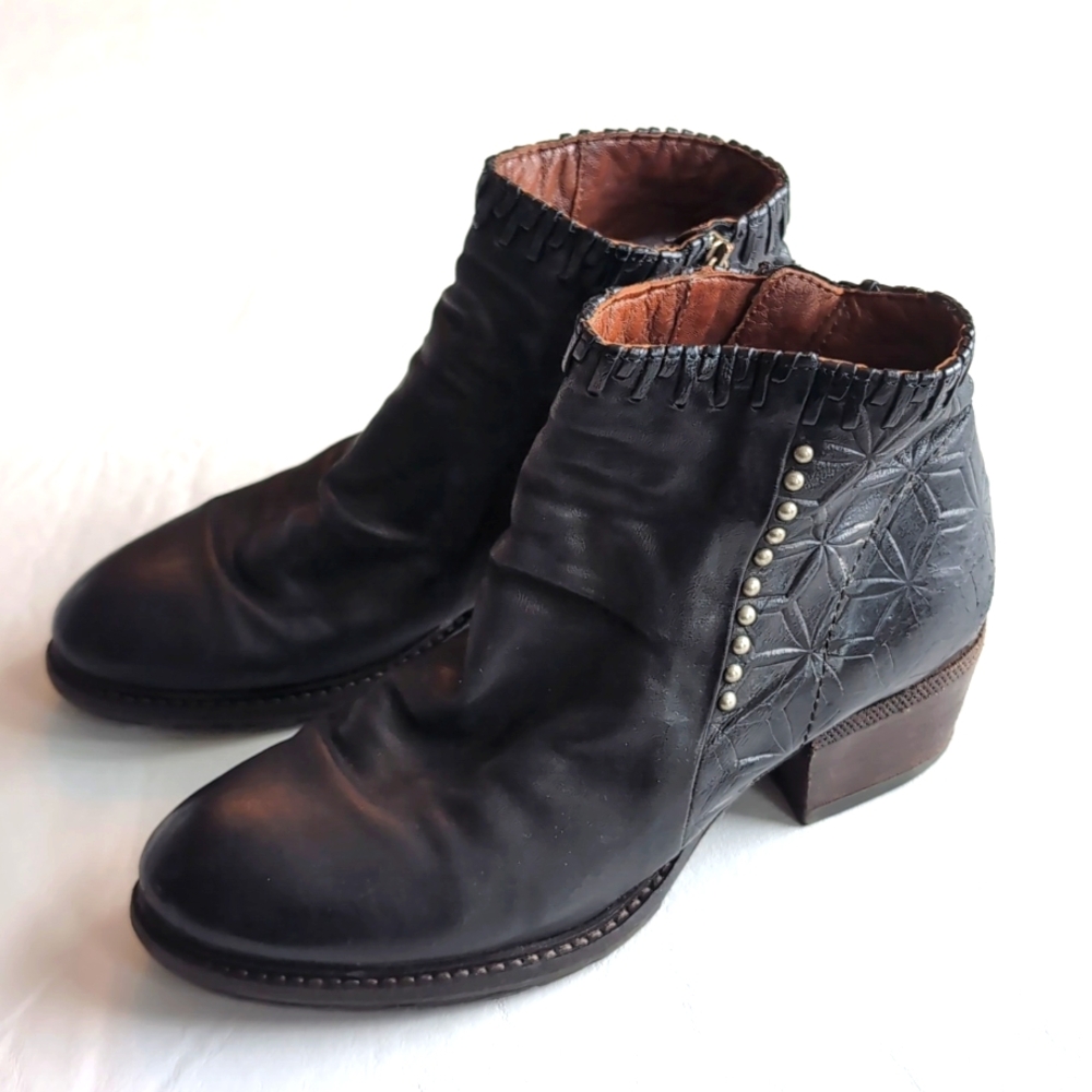 A.S 98 Black Leather Side Zip Short Booties w/ Embossed Details Women's Size 41